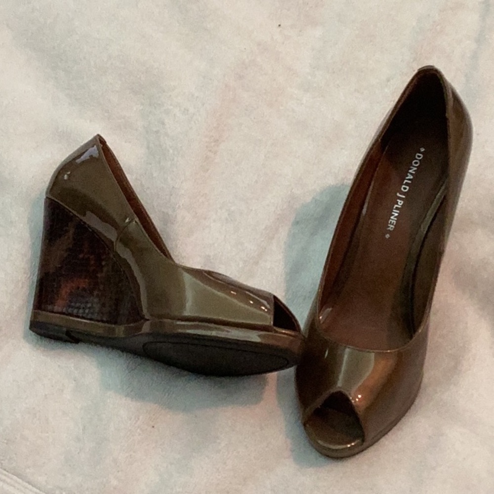 Open toe wedges